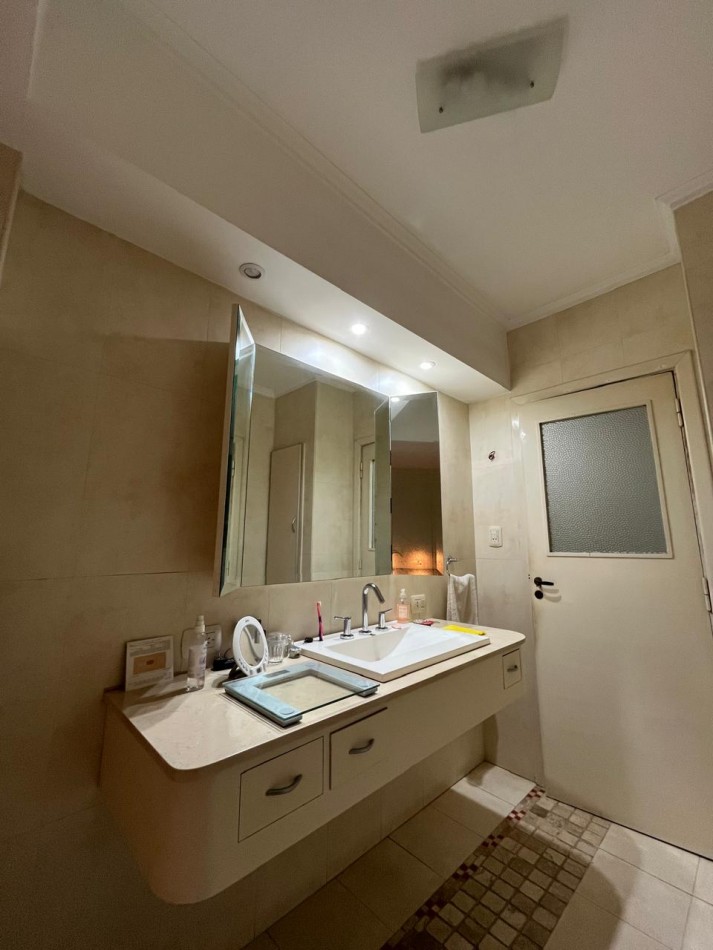 CASA DE CATEGORIA + LOCAL SOBRE AVDA EXCELENTE ESTADO !! IMPERDIBLE !! 