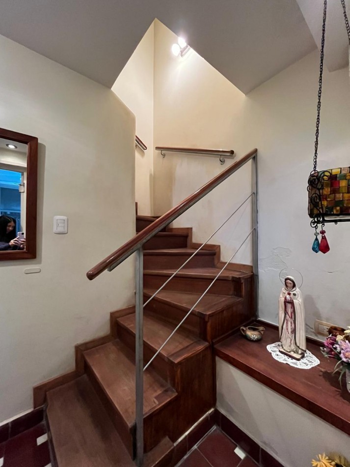 CASA DE CATEGORIA + LOCAL SOBRE AVDA EXCELENTE ESTADO !! IMPERDIBLE !! 