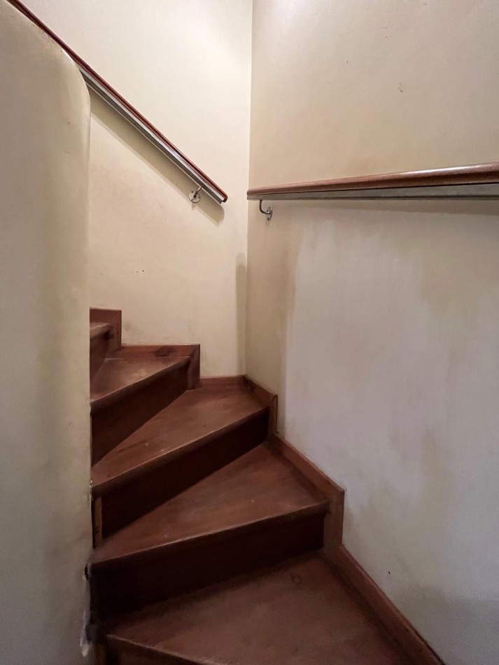 CASA DE CATEGORIA + LOCAL SOBRE AVDA EXCELENTE ESTADO !! IMPERDIBLE !! 