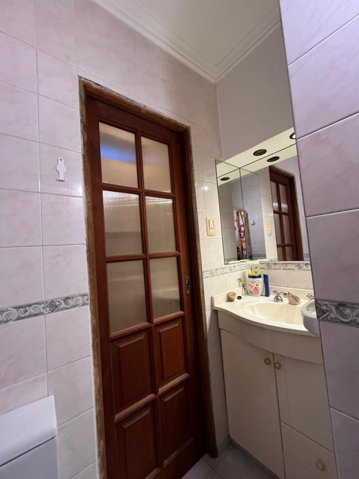 CASA DE CATEGORIA + LOCAL SOBRE AVDA EXCELENTE ESTADO !! IMPERDIBLE !! 