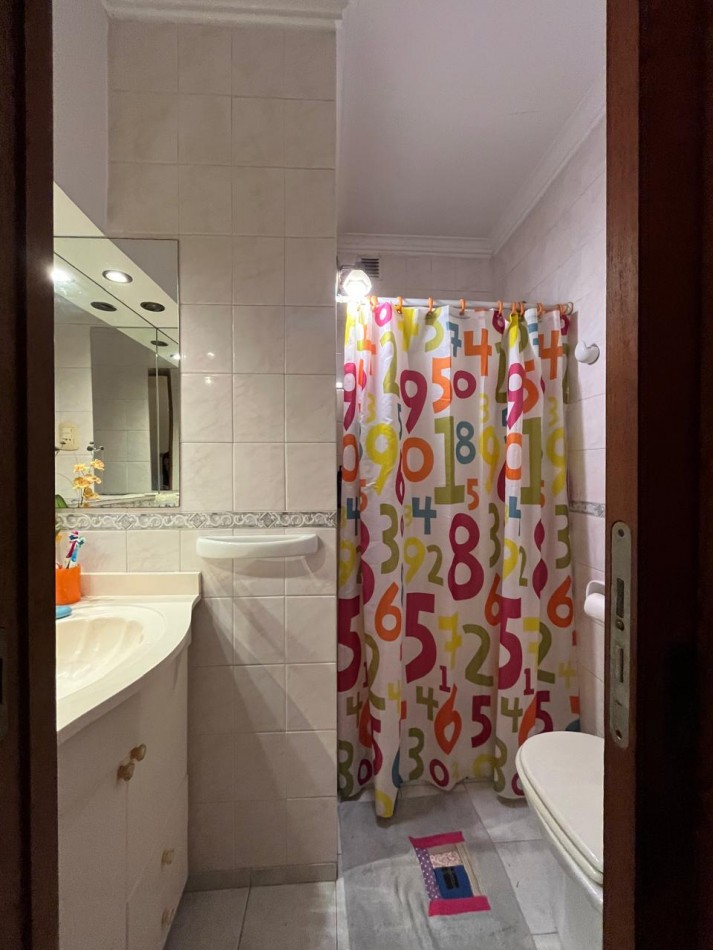 CASA DE CATEGORIA + LOCAL SOBRE AVDA EXCELENTE ESTADO !! IMPERDIBLE !! 