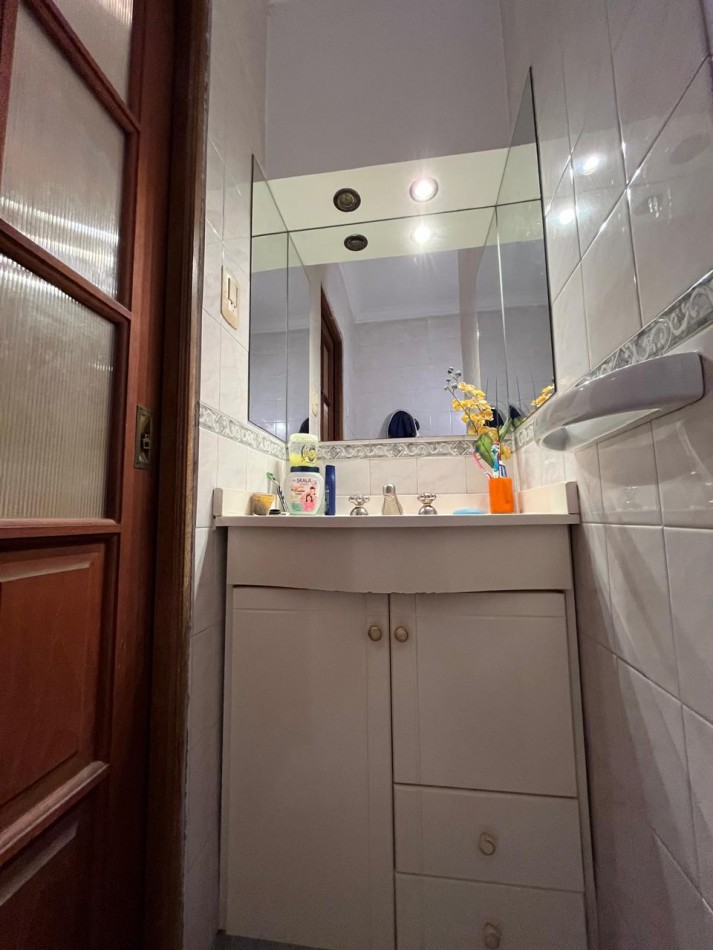 CASA DE CATEGORIA + LOCAL SOBRE AVDA EXCELENTE ESTADO !! IMPERDIBLE !! 