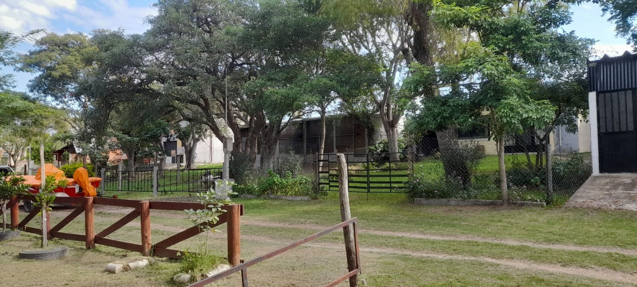 CASA CON BAJADA AL RIO, PARAJE EL LAUREL- SALADERO CABAL