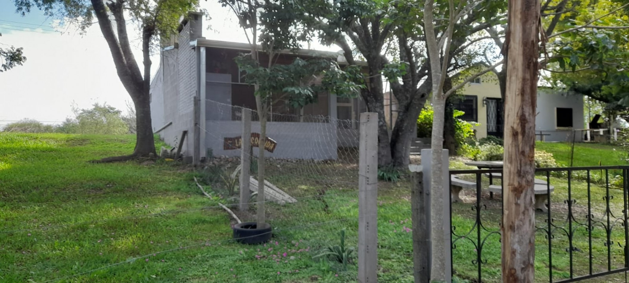 CASA CON BAJADA AL RIO, PARAJE EL LAUREL- SALADERO CABAL