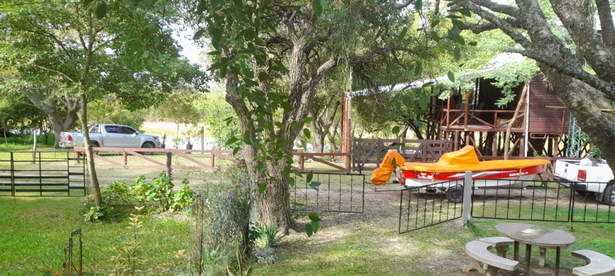 CASA CON BAJADA AL RIO, PARAJE EL LAUREL- SALADERO CABAL