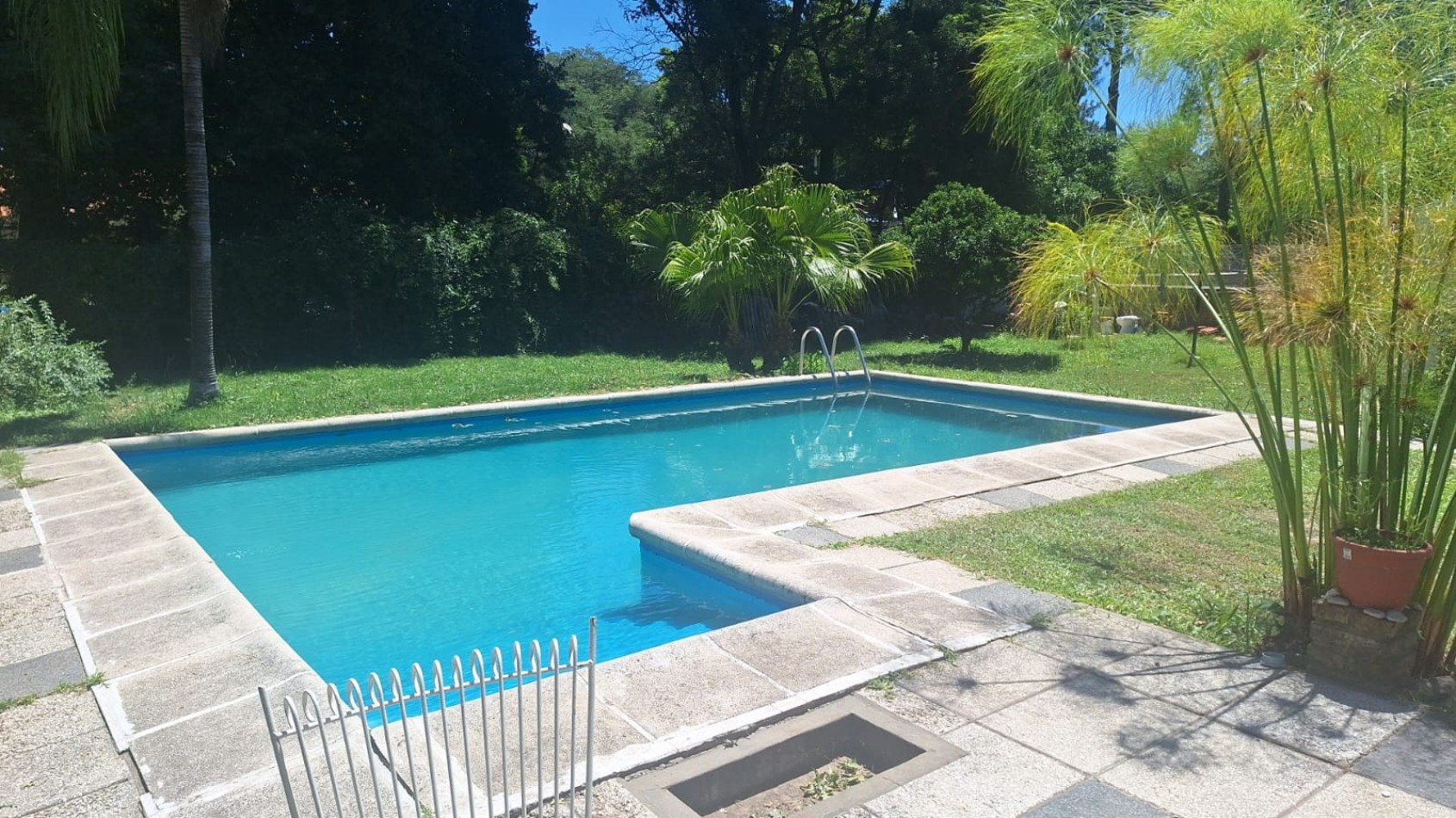 IMPONENTE CASA EN VILLA CALIFORNIA