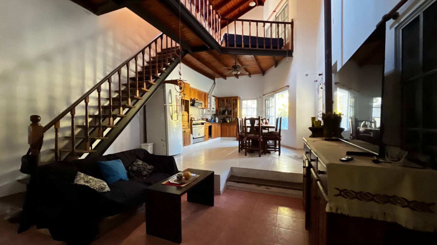 IMPONENTE CASA EN VILLA CALIFORNIA