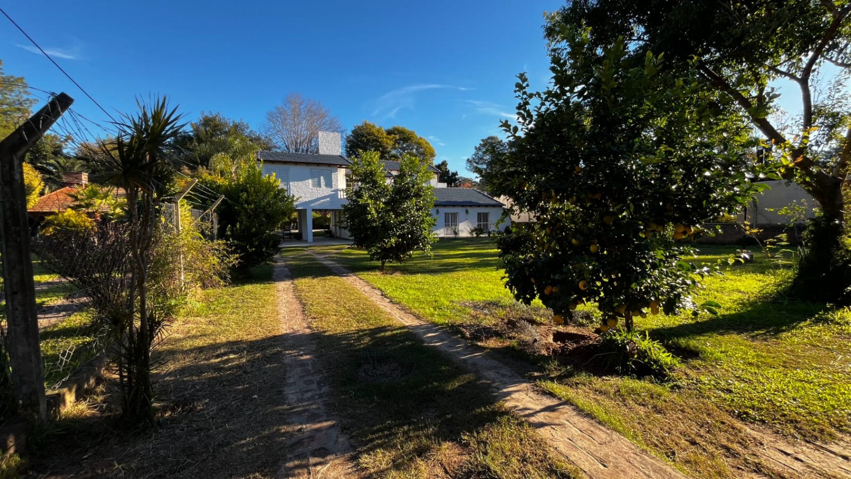 IMPONENTE CASA EN VILLA CALIFORNIA