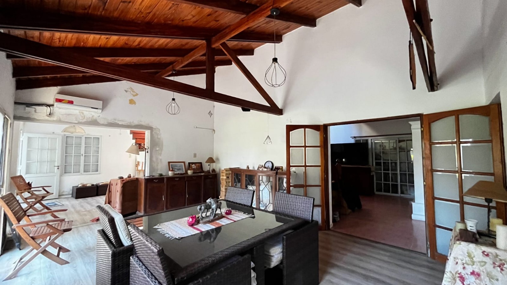 IMPONENTE CASA EN VILLA CALIFORNIA