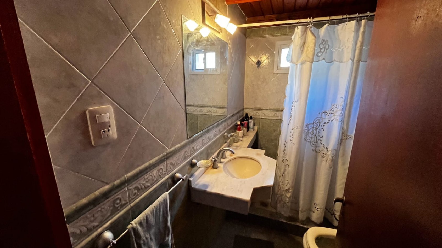 IMPONENTE CASA EN VILLA CALIFORNIA