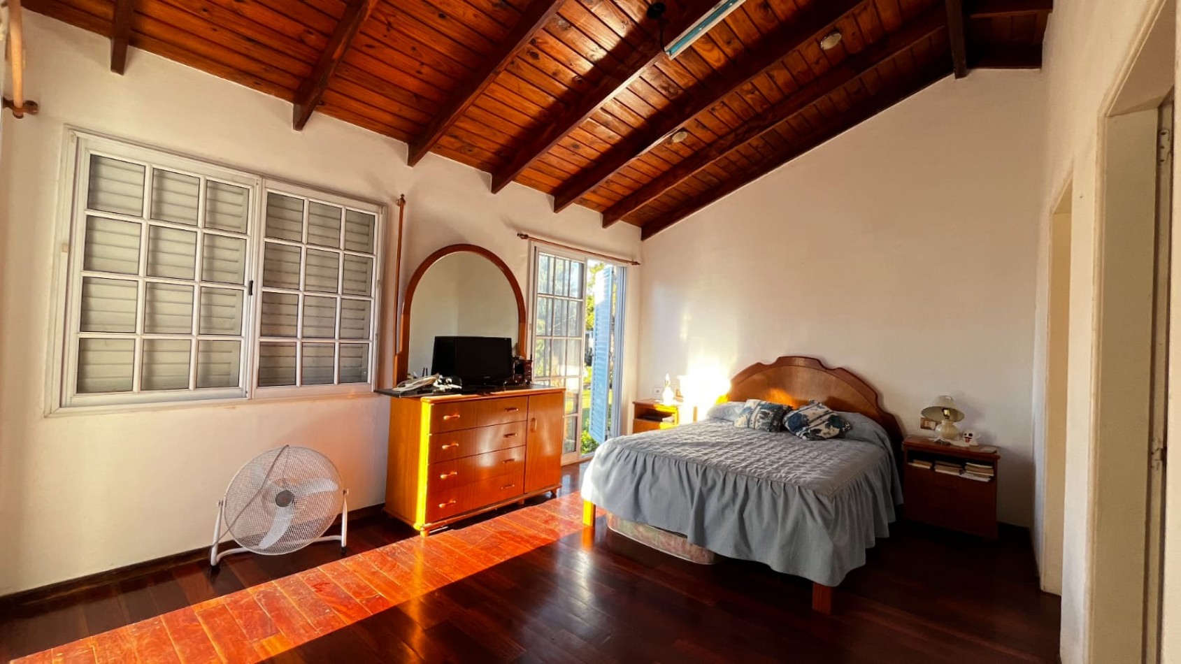 IMPONENTE CASA EN VILLA CALIFORNIA