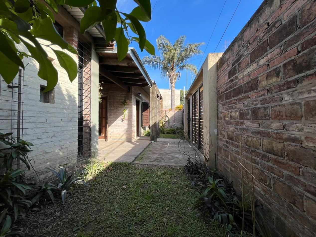 CASA CON ENORME PARQUIZADO VERDE ESPECTACULAR ESTADO !! ACEPTA ENTREGA Y FINANCIACION !! NO LA PIERDAS APURATE !!