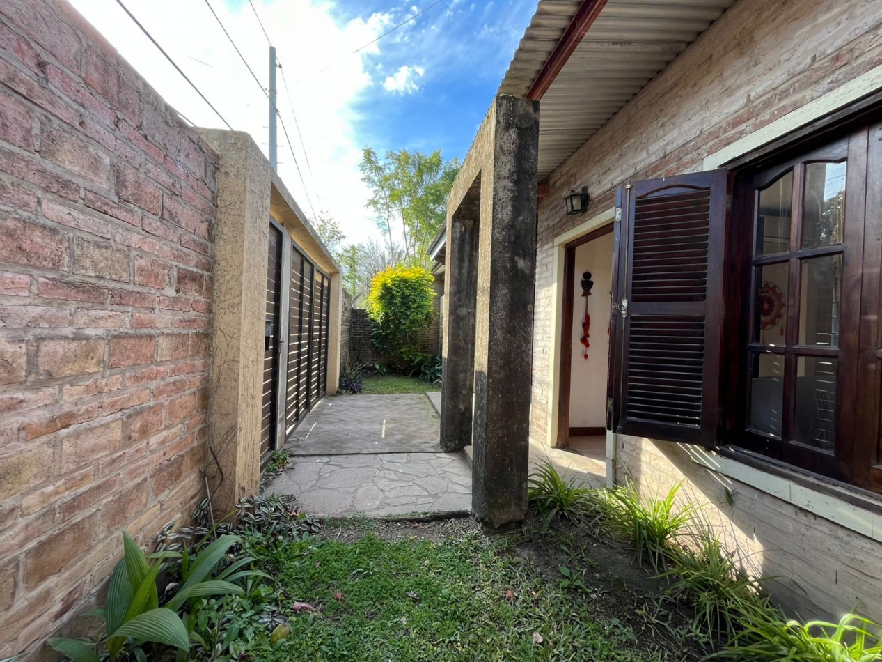 CASA CON ENORME PARQUIZADO VERDE ESPECTACULAR ESTADO !! ACEPTA ENTREGA Y FINANCIACION !! NO LA PIERDAS APURATE !!