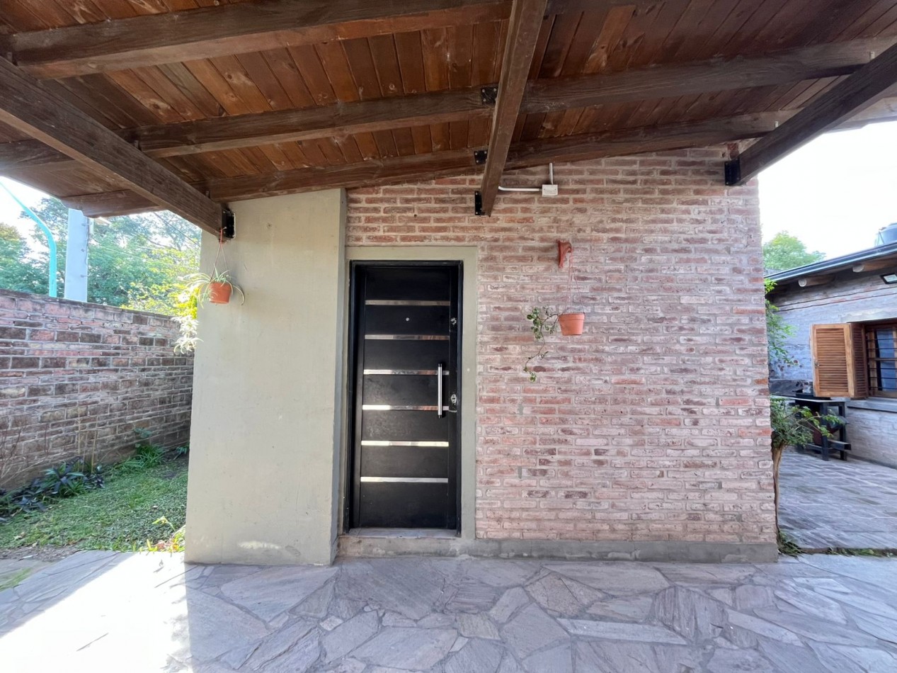 CASA CON ENORME PARQUIZADO VERDE ESPECTACULAR ESTADO !! ACEPTA ENTREGA Y FINANCIACION !! NO LA PIERDAS APURATE !!