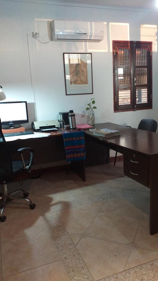 CASA CON ENORME PARQUIZADO VERDE ESPECTACULAR ESTADO !! ACEPTA ENTREGA Y FINANCIACION !! NO LA PIERDAS APURATE !!