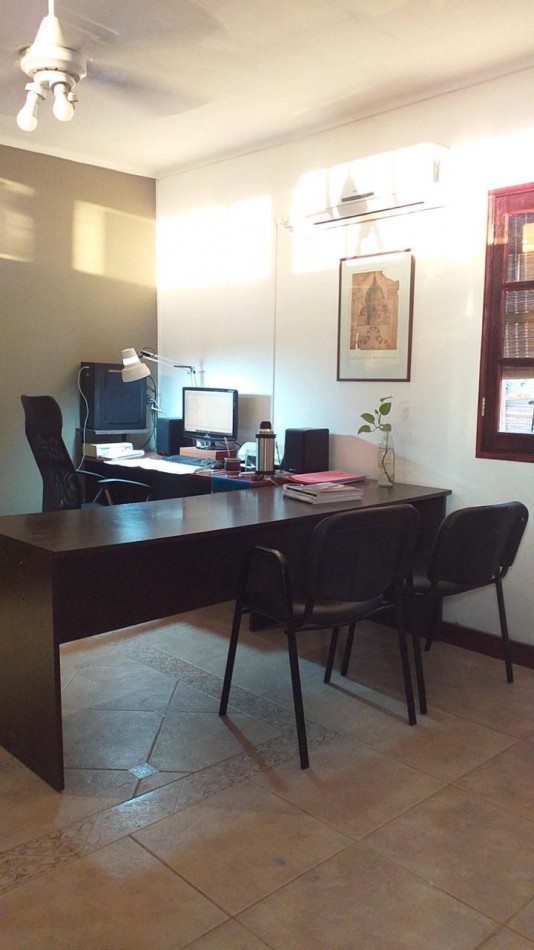 CASA CON ENORME PARQUIZADO VERDE ESPECTACULAR ESTADO !! ACEPTA ENTREGA Y FINANCIACION !! NO LA PIERDAS APURATE !!