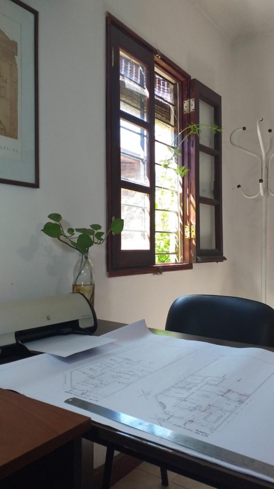 CASA CON ENORME PARQUIZADO VERDE ESPECTACULAR ESTADO !! ACEPTA ENTREGA Y FINANCIACION !! NO LA PIERDAS APURATE !!