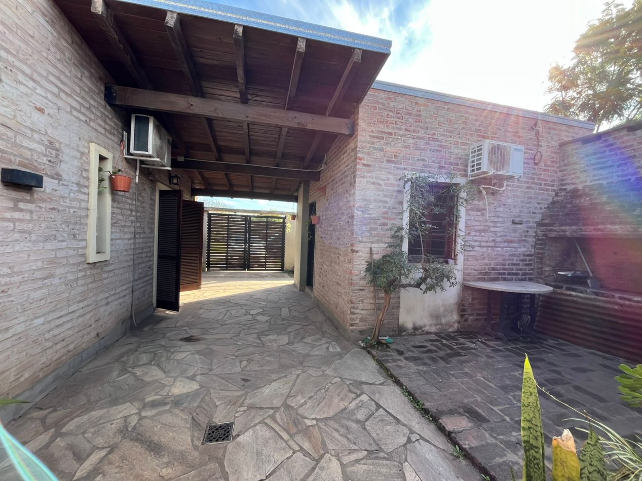 CASA CON ENORME PARQUIZADO VERDE ESPECTACULAR ESTADO !! ACEPTA ENTREGA Y FINANCIACION !! NO LA PIERDAS APURATE !!