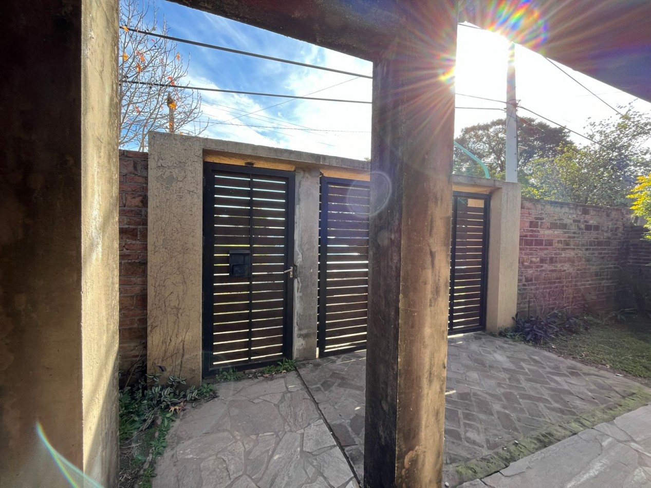 CASA CON ENORME PARQUIZADO VERDE ESPECTACULAR ESTADO !! ACEPTA ENTREGA Y FINANCIACION !! NO LA PIERDAS APURATE !!