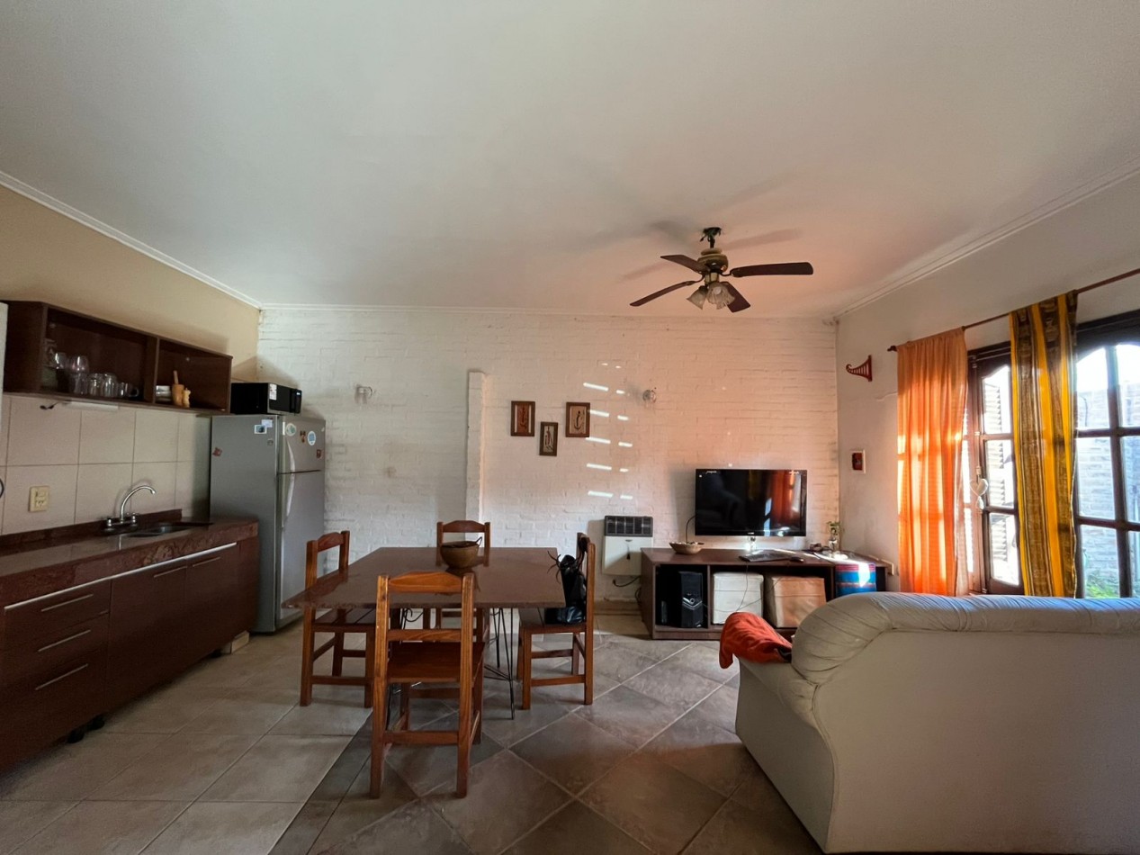 CASA CON ENORME PARQUIZADO VERDE ESPECTACULAR ESTADO !! ACEPTA ENTREGA Y FINANCIACION !! NO LA PIERDAS APURATE !!