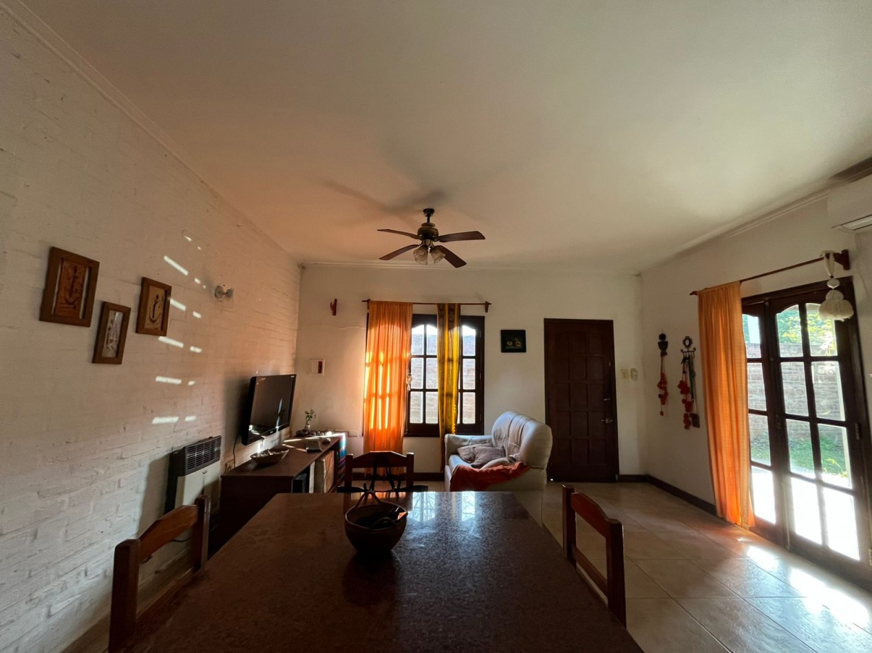 CASA CON ENORME PARQUIZADO VERDE ESPECTACULAR ESTADO !! ACEPTA ENTREGA Y FINANCIACION !! NO LA PIERDAS APURATE !!