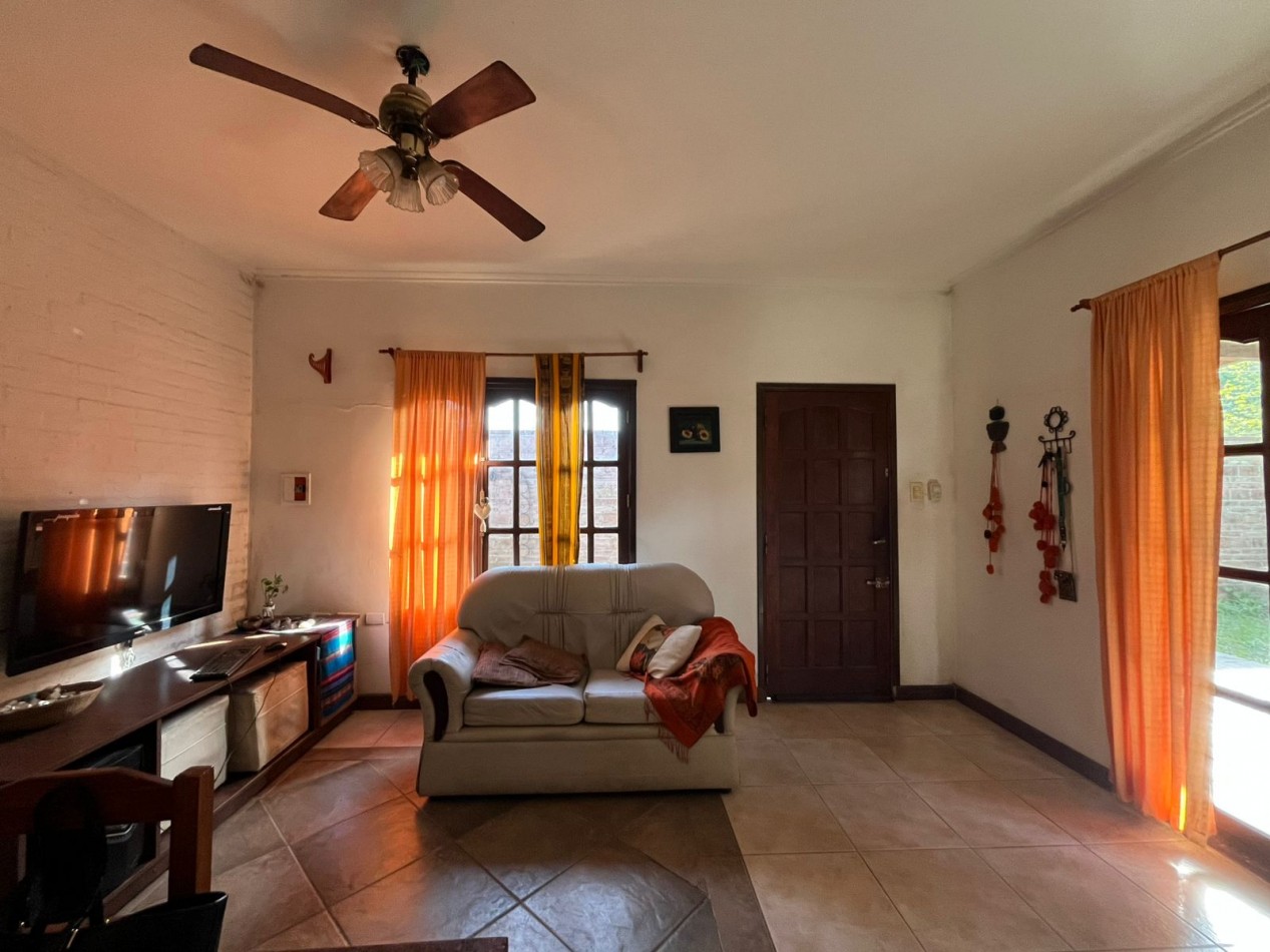 CASA CON ENORME PARQUIZADO VERDE ESPECTACULAR ESTADO !! ACEPTA ENTREGA Y FINANCIACION !! NO LA PIERDAS APURATE !!