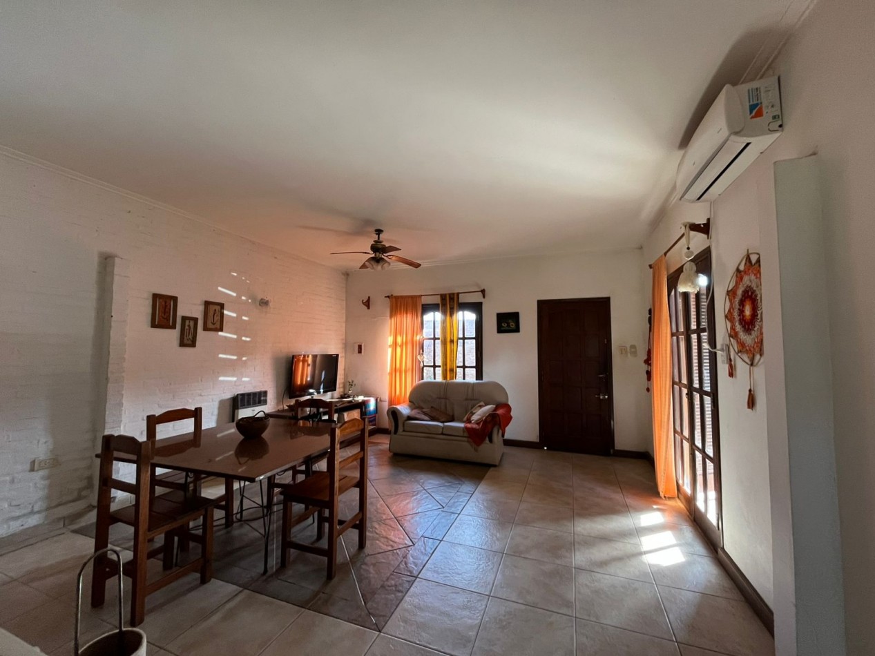 CASA CON ENORME PARQUIZADO VERDE ESPECTACULAR ESTADO !! ACEPTA ENTREGA Y FINANCIACION !! NO LA PIERDAS APURATE !!