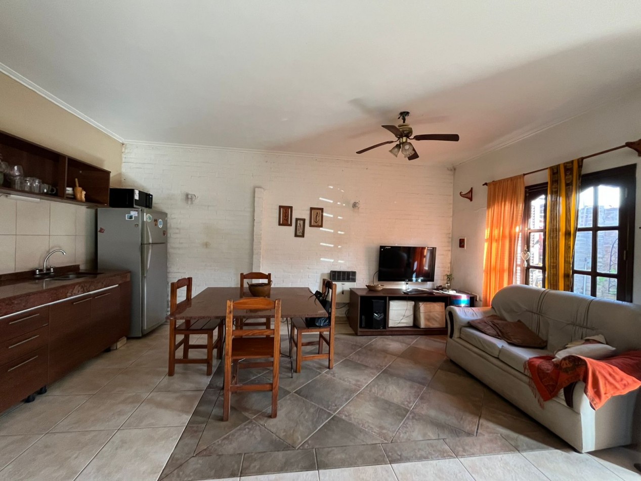 CASA CON ENORME PARQUIZADO VERDE ESPECTACULAR ESTADO !! ACEPTA ENTREGA Y FINANCIACION !! NO LA PIERDAS APURATE !!