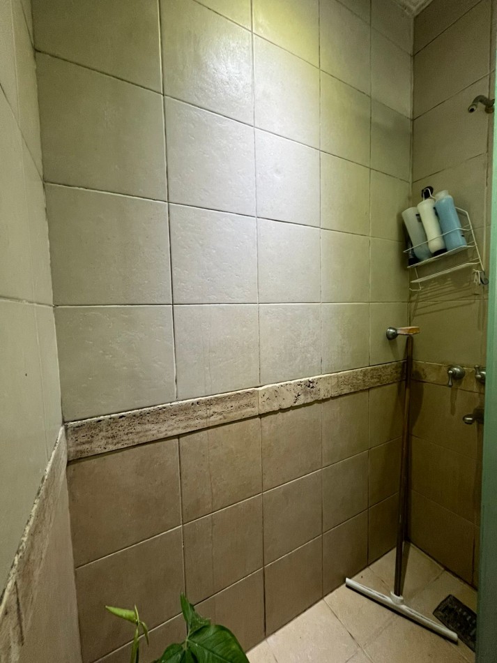 CASA CON ENORME PARQUIZADO VERDE ESPECTACULAR ESTADO !! ACEPTA ENTREGA Y FINANCIACION !! NO LA PIERDAS APURATE !!