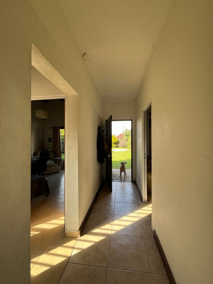 CASA CON ENORME PARQUIZADO VERDE ESPECTACULAR ESTADO !! ACEPTA ENTREGA Y FINANCIACION !! NO LA PIERDAS APURATE !!