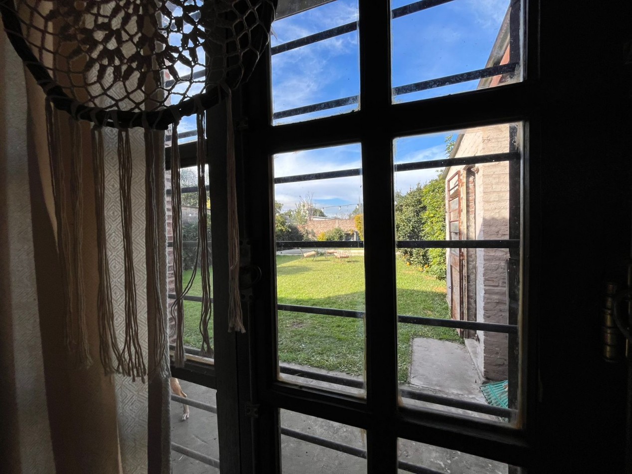 CASA CON ENORME PARQUIZADO VERDE ESPECTACULAR ESTADO !! ACEPTA ENTREGA Y FINANCIACION !! NO LA PIERDAS APURATE !!