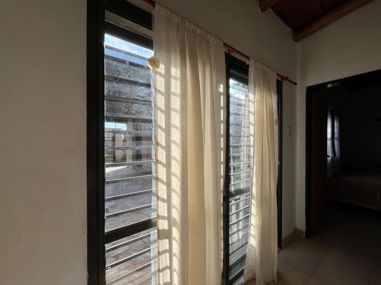 CASA CON ENORME PARQUIZADO VERDE ESPECTACULAR ESTADO !! ACEPTA ENTREGA Y FINANCIACION !! NO LA PIERDAS APURATE !!