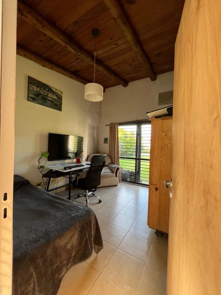 CASA CON ENORME PARQUIZADO VERDE ESPECTACULAR ESTADO !! ACEPTA ENTREGA Y FINANCIACION !! NO LA PIERDAS APURATE !!