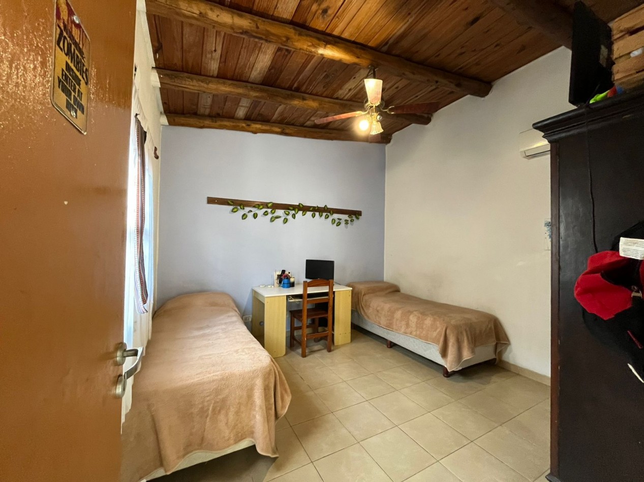 CASA CON ENORME PARQUIZADO VERDE ESPECTACULAR ESTADO !! ACEPTA ENTREGA Y FINANCIACION !! NO LA PIERDAS APURATE !!