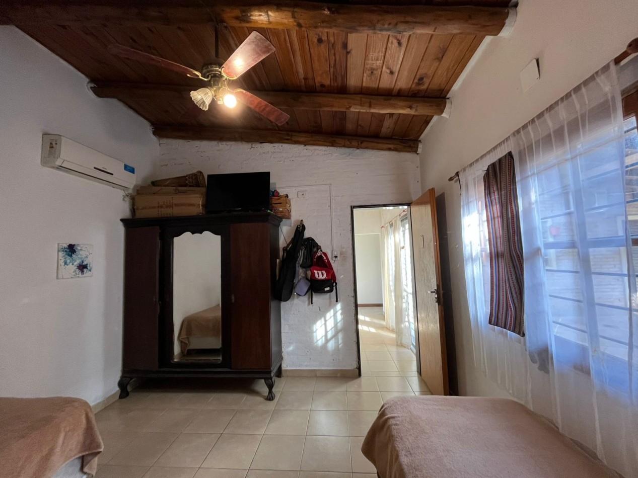 CASA CON ENORME PARQUIZADO VERDE ESPECTACULAR ESTADO !! ACEPTA ENTREGA Y FINANCIACION !! NO LA PIERDAS APURATE !!