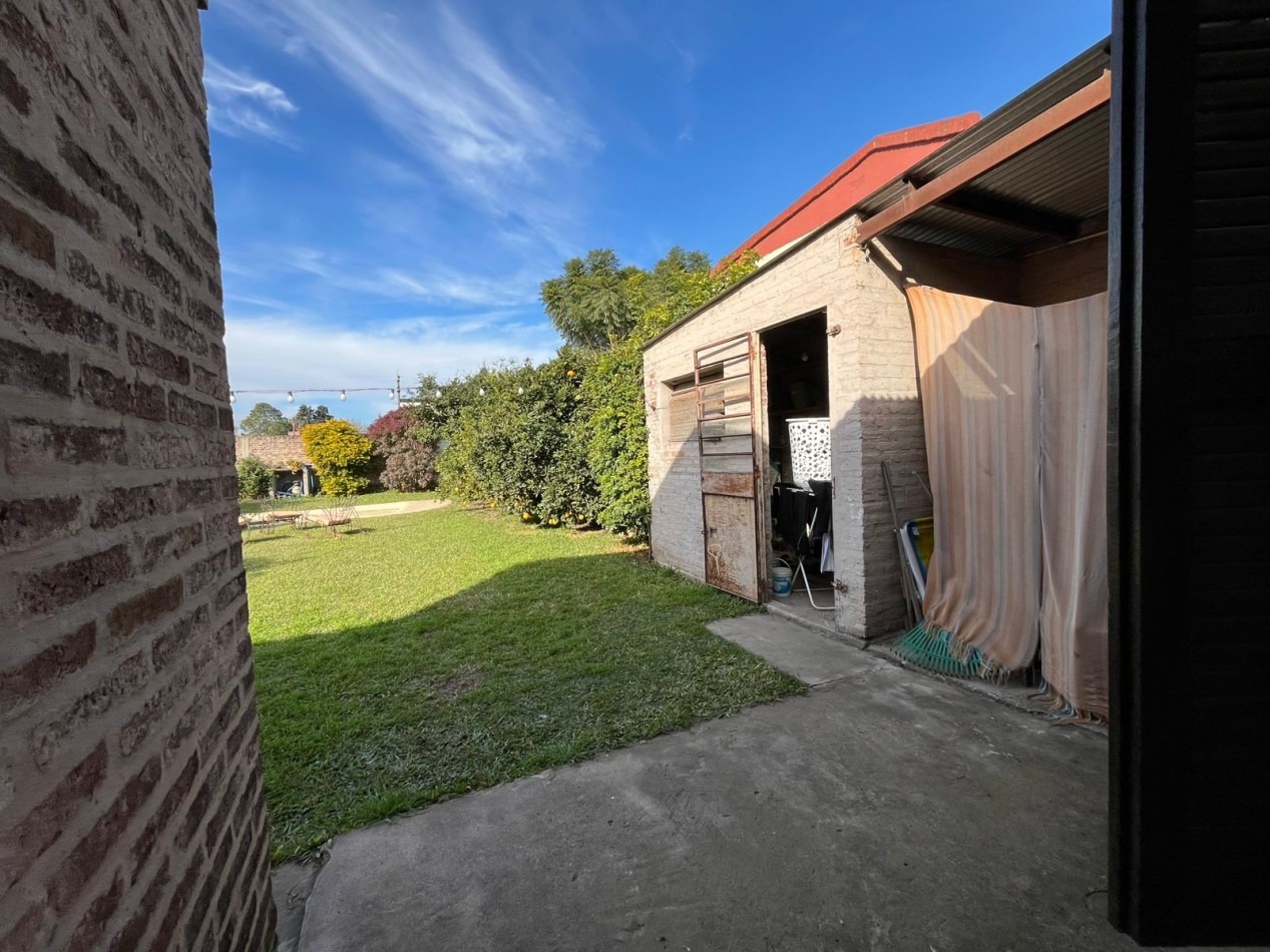 CASA CON ENORME PARQUIZADO VERDE ESPECTACULAR ESTADO !! ACEPTA ENTREGA Y FINANCIACION !! NO LA PIERDAS APURATE !!