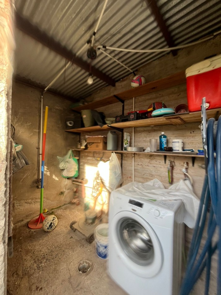 CASA CON ENORME PARQUIZADO VERDE ESPECTACULAR ESTADO !! ACEPTA ENTREGA Y FINANCIACION !! NO LA PIERDAS APURATE !!