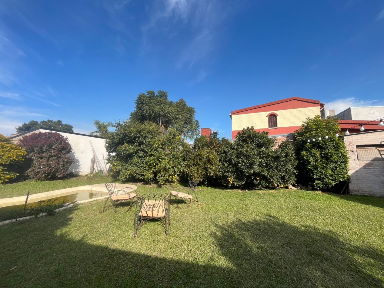 CASA CON ENORME PARQUIZADO VERDE ESPECTACULAR ESTADO !! ACEPTA ENTREGA Y FINANCIACION !! NO LA PIERDAS APURATE !!