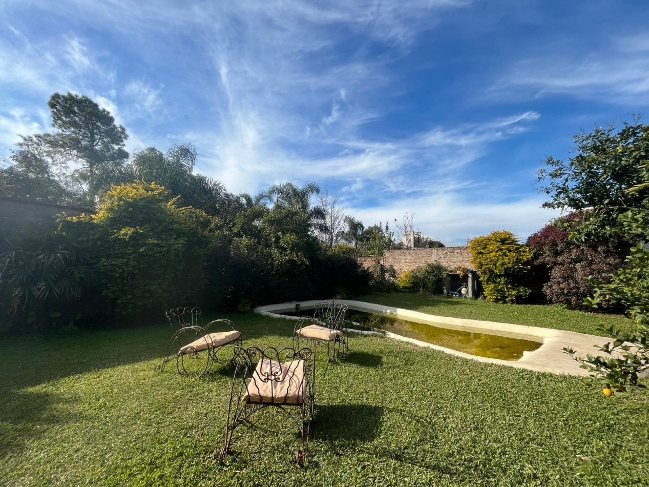 CASA CON ENORME PARQUIZADO VERDE ESPECTACULAR ESTADO !! ACEPTA ENTREGA Y FINANCIACION !! NO LA PIERDAS APURATE !!