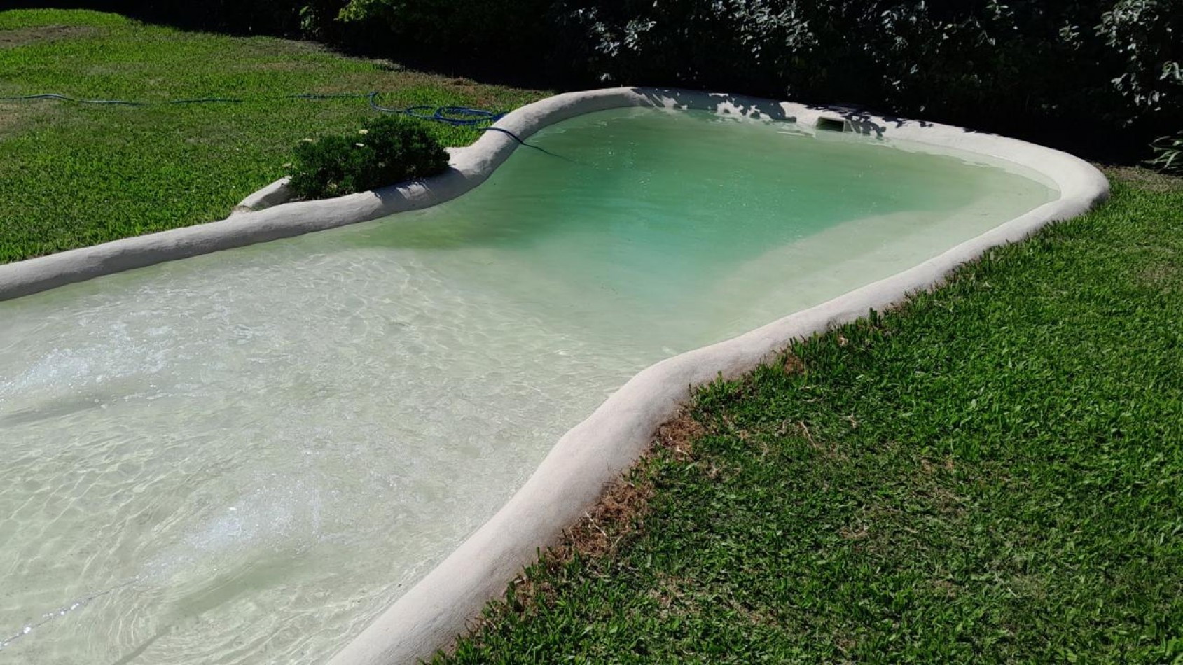 CASA CON ENORME PARQUIZADO VERDE ESPECTACULAR ESTADO !! ACEPTA ENTREGA Y FINANCIACION !! NO LA PIERDAS APURATE !!