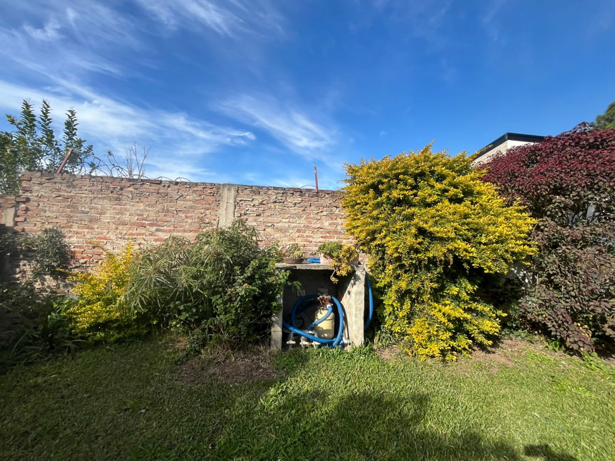 CASA CON ENORME PARQUIZADO VERDE ESPECTACULAR ESTADO !! ACEPTA ENTREGA Y FINANCIACION !! NO LA PIERDAS APURATE !!