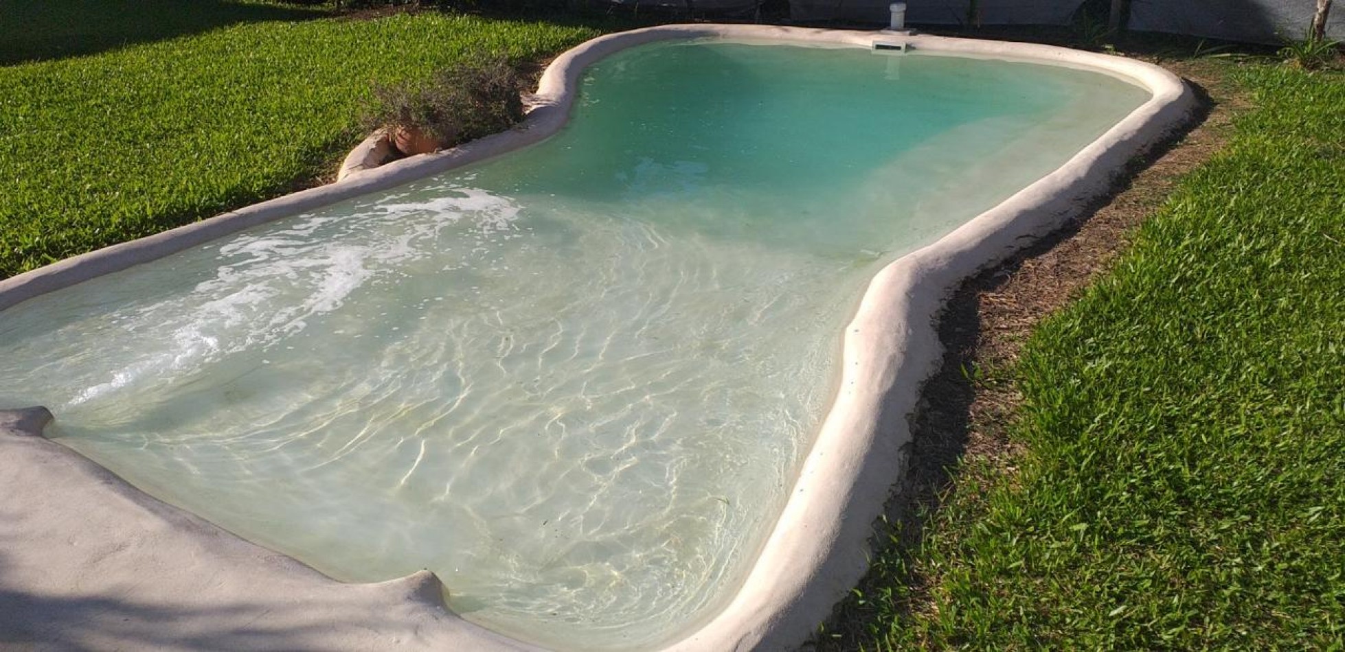 CASA CON ENORME PARQUIZADO VERDE ESPECTACULAR ESTADO !! ACEPTA ENTREGA Y FINANCIACION !! NO LA PIERDAS APURATE !!