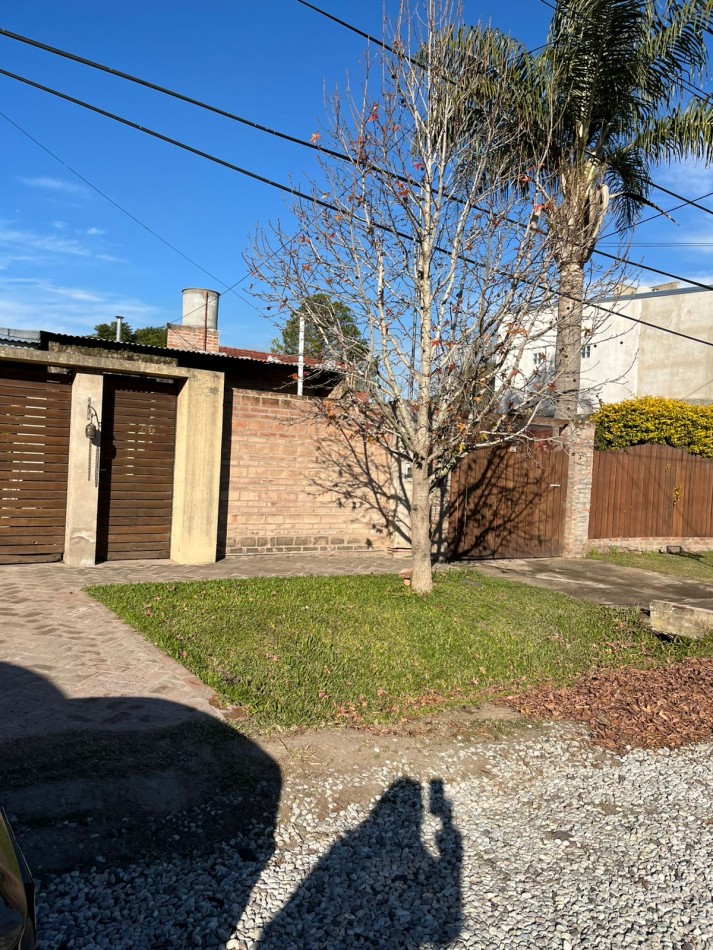 CASA CON ENORME PARQUIZADO VERDE ESPECTACULAR ESTADO !! ACEPTA ENTREGA Y FINANCIACION !! NO LA PIERDAS APURATE !!