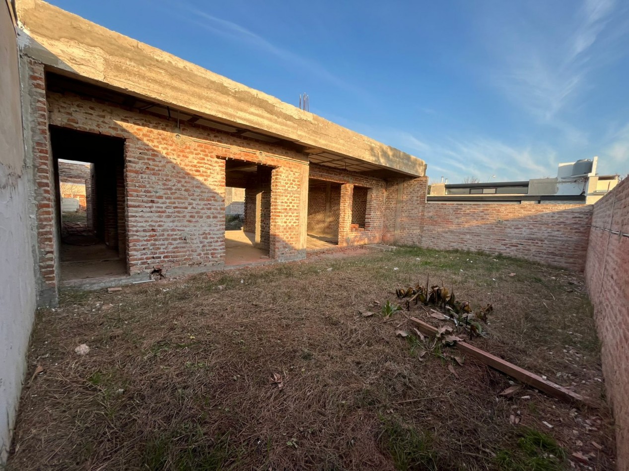 TERRENO CON CONSTRUCCION AVANZADA-ESPECTACULAR INVERSION!!