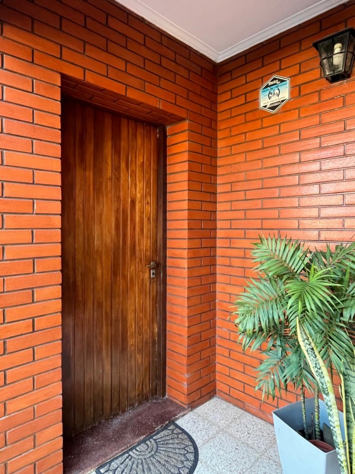 CASA DE CATEGORIA + GALPON IDEAL PARA DESARROLLO/EMPRENDIMIENTO DE TALLER/GIMNASIO/DUPLEX/ETC !! NUEVO INGRESO EN EXCLUSIVA