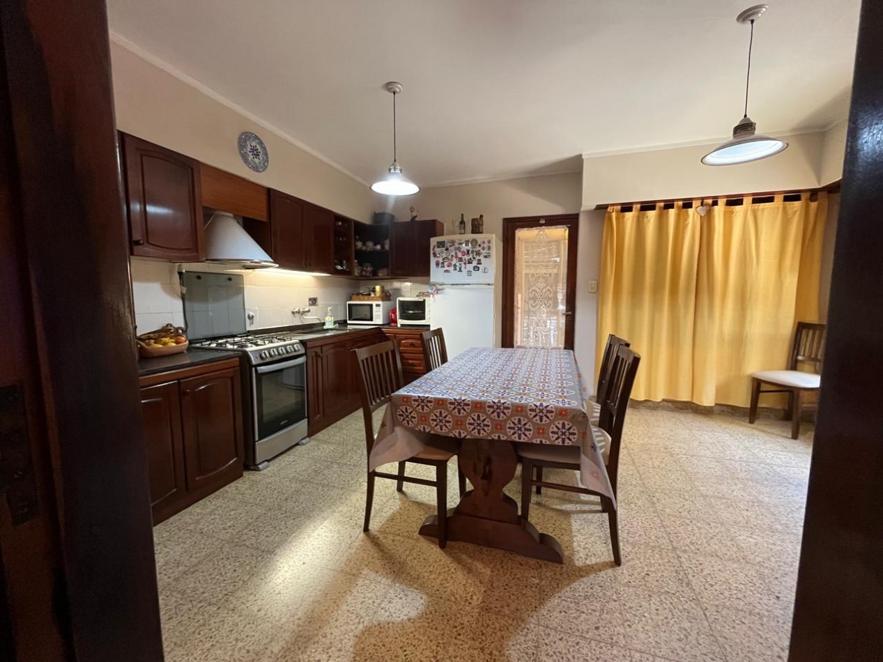 CASA DE CATEGORIA + GALPON IDEAL PARA DESARROLLO/EMPRENDIMIENTO DE TALLER/GIMNASIO/DUPLEX/ETC !! NUEVO INGRESO EN EXCLUSIVA