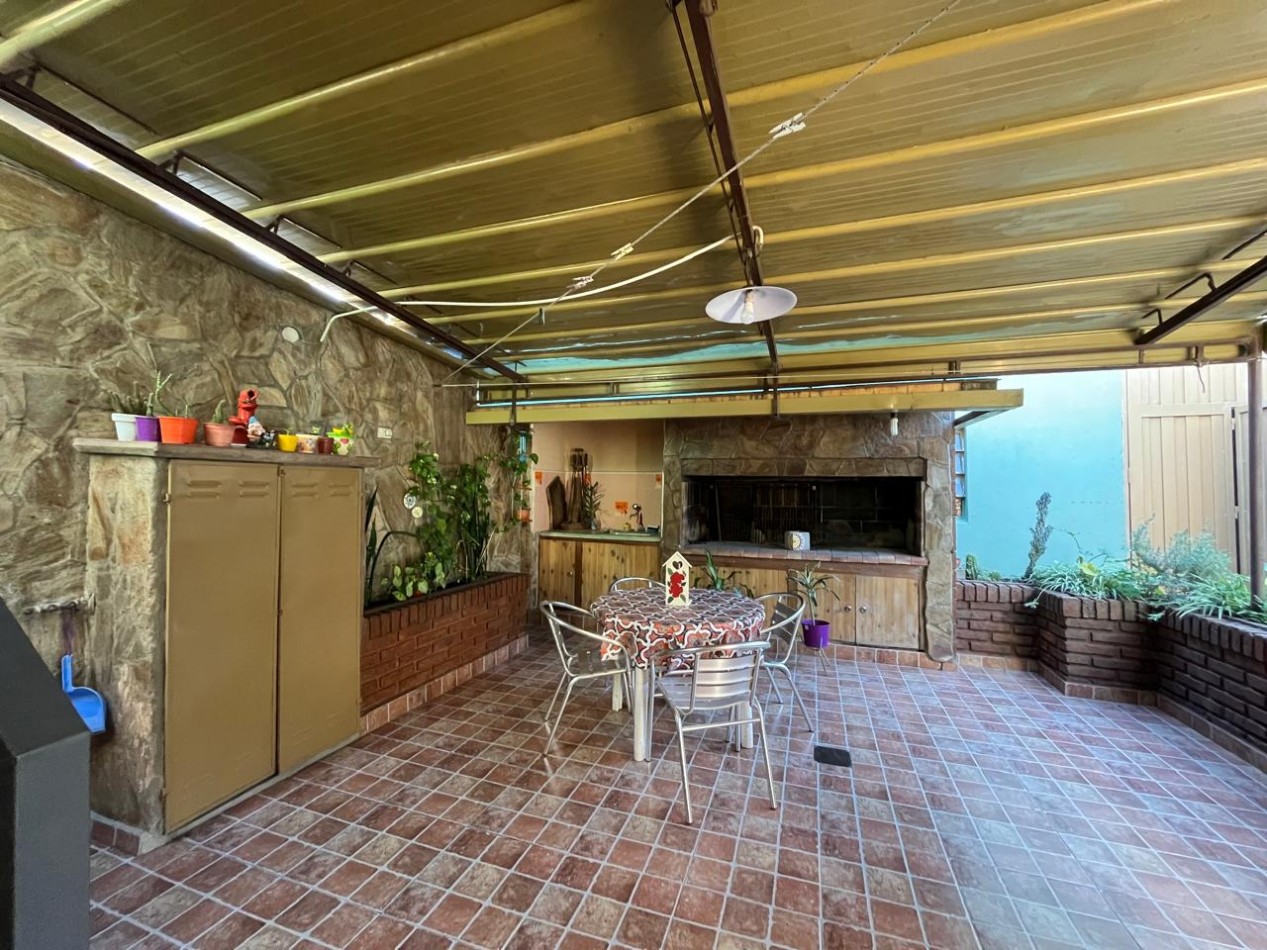 CASA DE CATEGORIA + GALPON IDEAL PARA DESARROLLO/EMPRENDIMIENTO DE TALLER/GIMNASIO/DUPLEX/ETC !! NUEVO INGRESO EN EXCLUSIVA