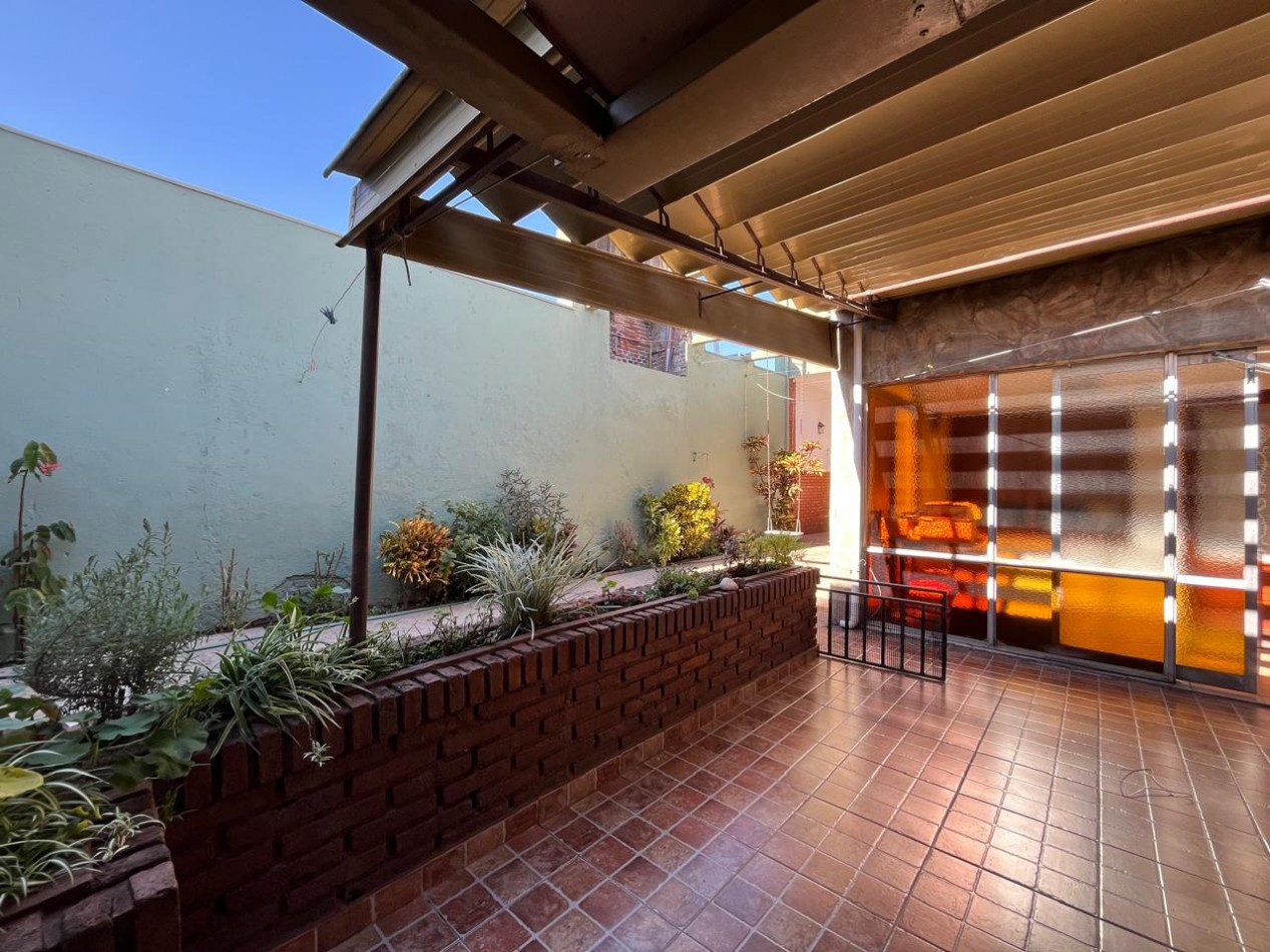 CASA DE CATEGORIA + GALPON IDEAL PARA DESARROLLO/EMPRENDIMIENTO DE TALLER/GIMNASIO/DUPLEX/ETC !! NUEVO INGRESO EN EXCLUSIVA