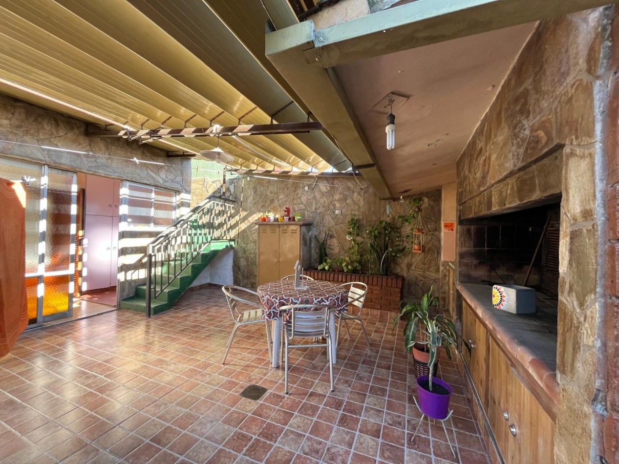 CASA DE CATEGORIA + GALPON IDEAL PARA DESARROLLO/EMPRENDIMIENTO DE TALLER/GIMNASIO/DUPLEX/ETC !! NUEVO INGRESO EN EXCLUSIVA