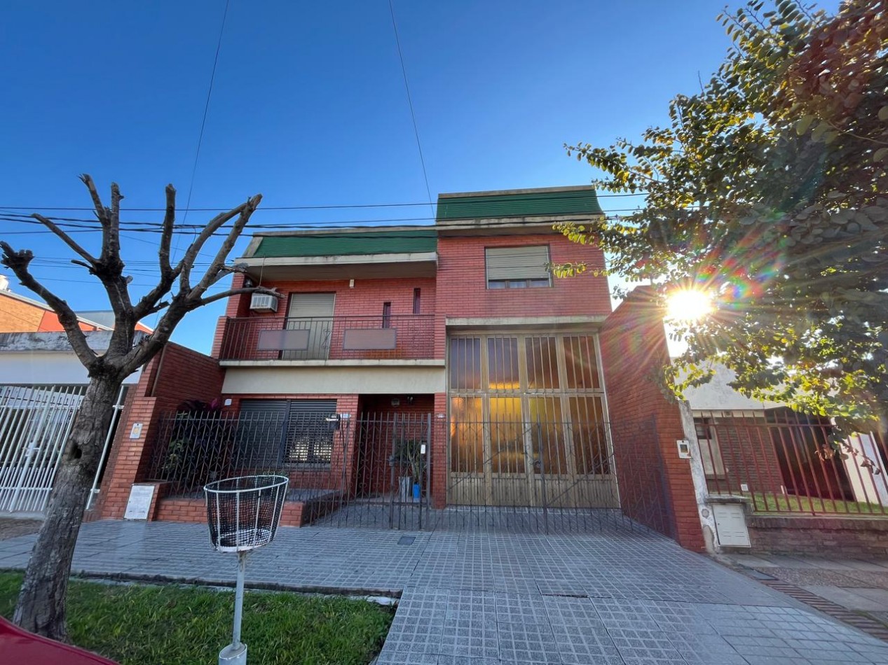 CASA DE CATEGORIA + GALPON IDEAL PARA DESARROLLO/EMPRENDIMIENTO DE TALLER/GIMNASIO/DUPLEX/ETC !! NUEVO INGRESO EN EXCLUSIVA